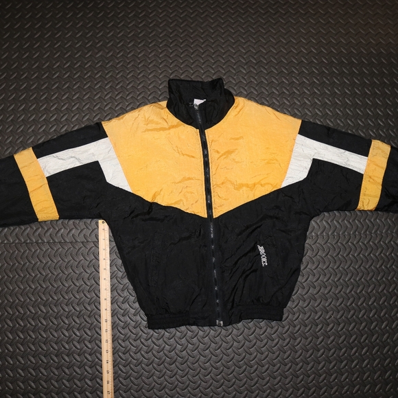 Brooks Windbreaker - Picture 2 of 5